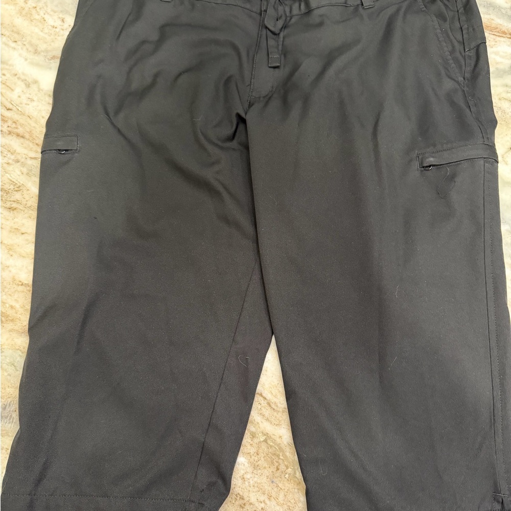 Magellan Outdoors Women Black Capri Pants